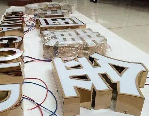 恩施最常见的几种发光字